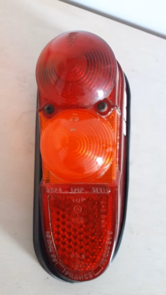 Cabochon feu arrière droit <br>Renault 4