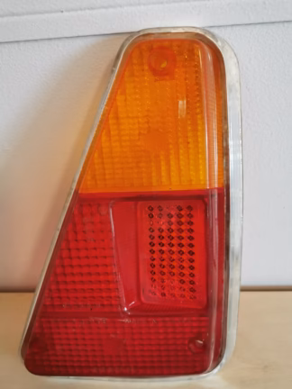Cabochon feu arrière droit<BR>Peugeot 204/304 Break