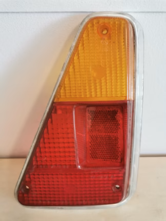 Cabochon feu arrière droit<BR>Peugeot 204/304 Break
