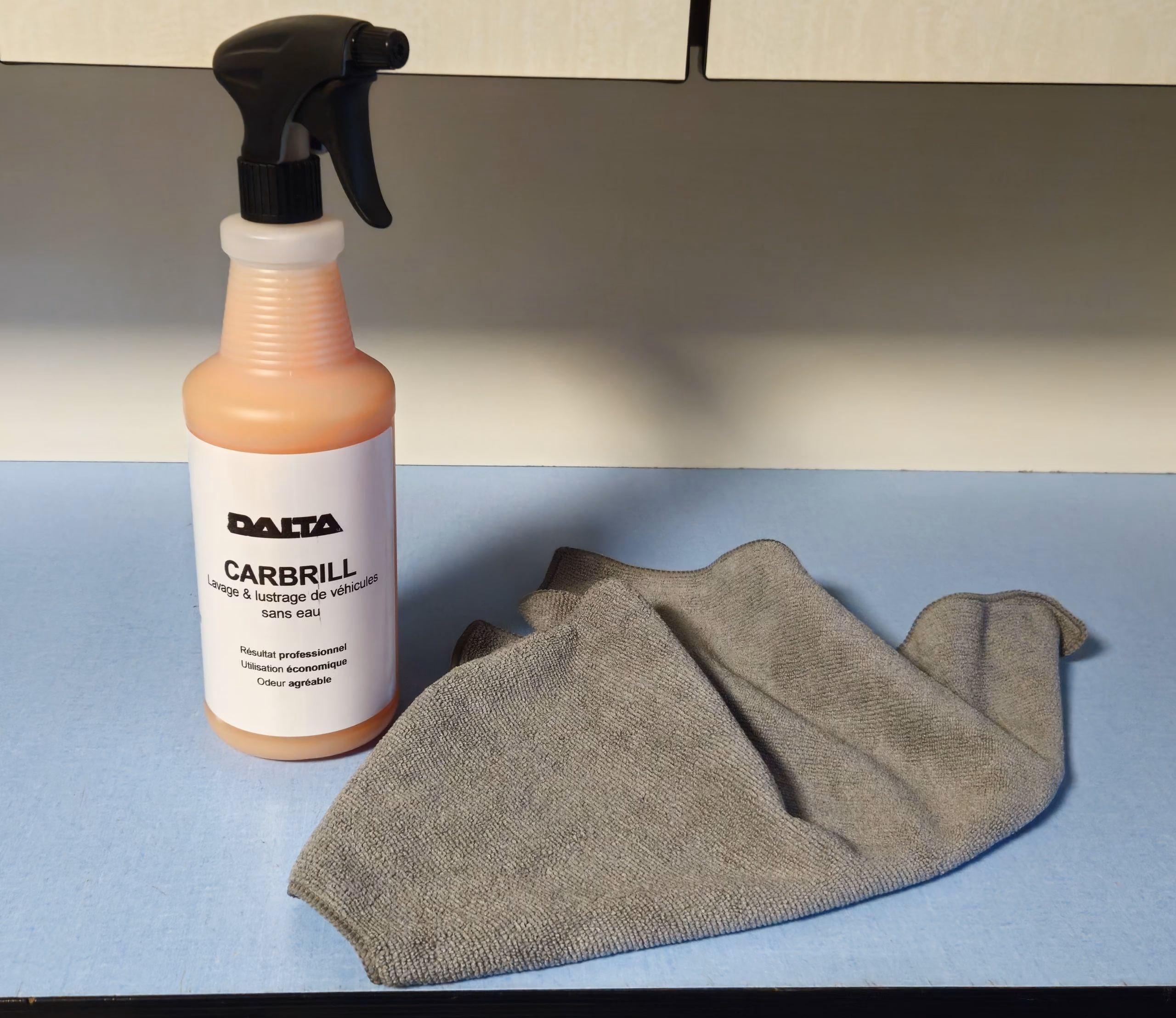 CARBRILL 1 litre + 1 microfibre <BR> Nettoyant sans eau et sans rinçage